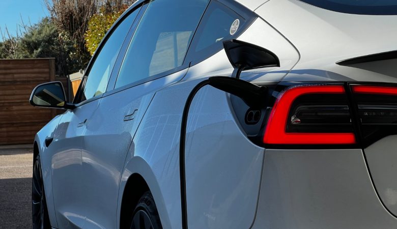 Tesla Borne recharge Sorel Energies