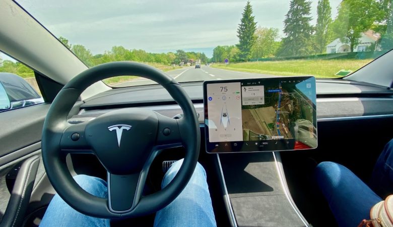 Tesla-eSIM